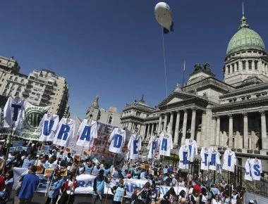 Τραμπ στον πρόεδρο της Αργεντινής : «Σας στηρίζω αυτές τις δύσκολες ώρες»
